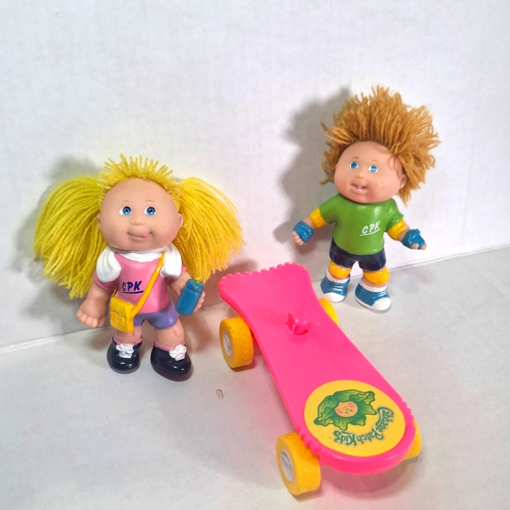 1994 Cabbage Patch Kids Boy & Girl With Pullback Skateboard Dorda Toys
